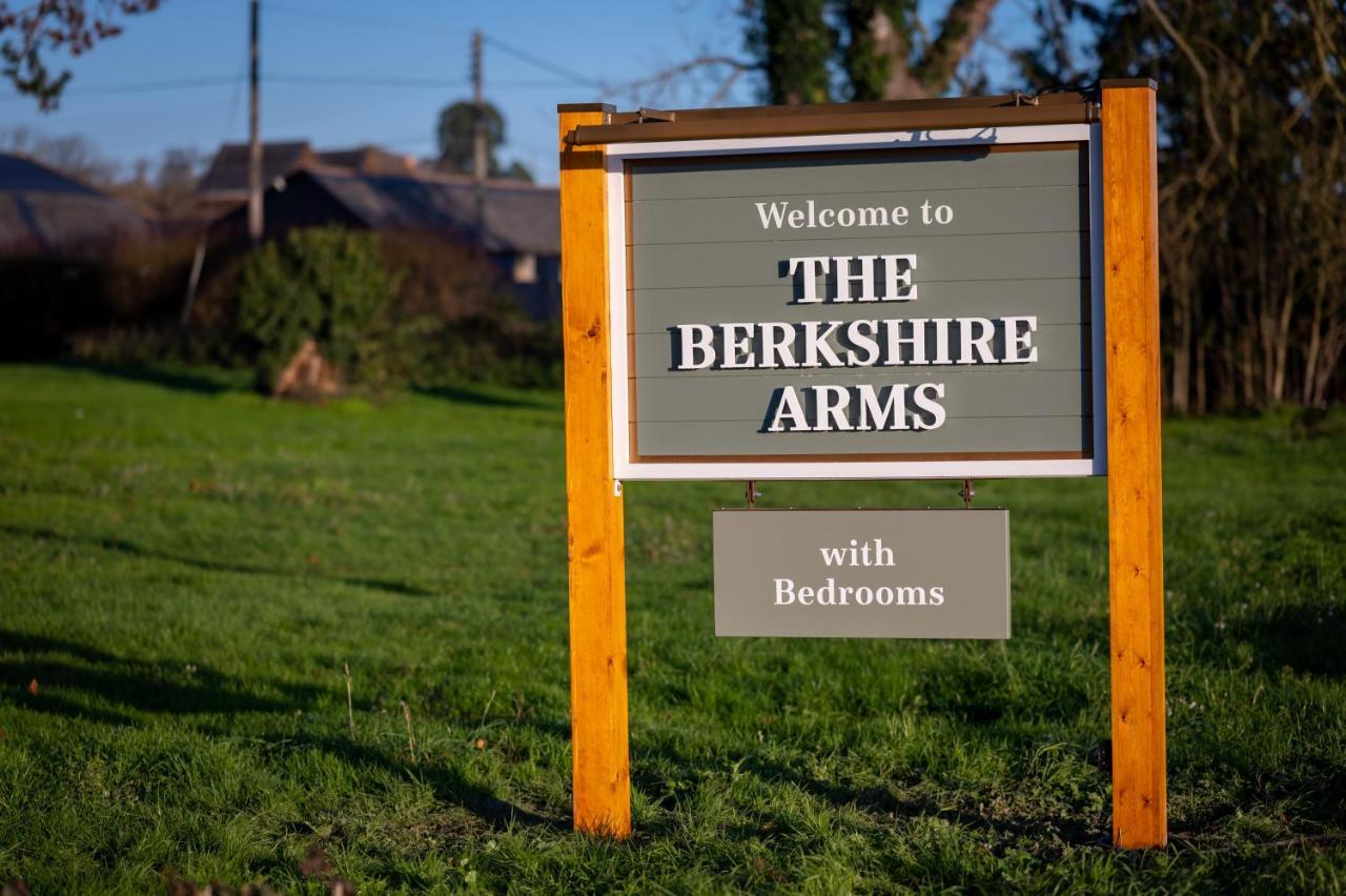 Berkshire Arms By Chef & Brewer Collection Hotel Midgham Bagian luar foto